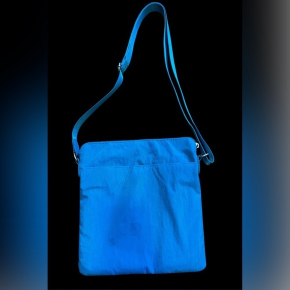 💙🏅HOST PICK!🏅💙
BAGGALLINI GO BAGG - Picture 3 of 9